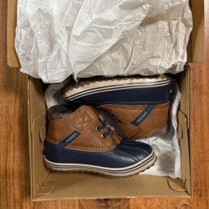 Sperry Toddler Tan and Navy Boots Size 8C NWT